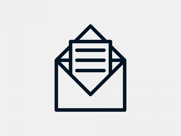 Ein einfaches, stilisiertes Icon eines Briefumschlags mit einem Stück Papier darin, auf dem mehrere horizontale Linien dargestellt sind, die den Inhalt eines Dokuments symbolisieren.